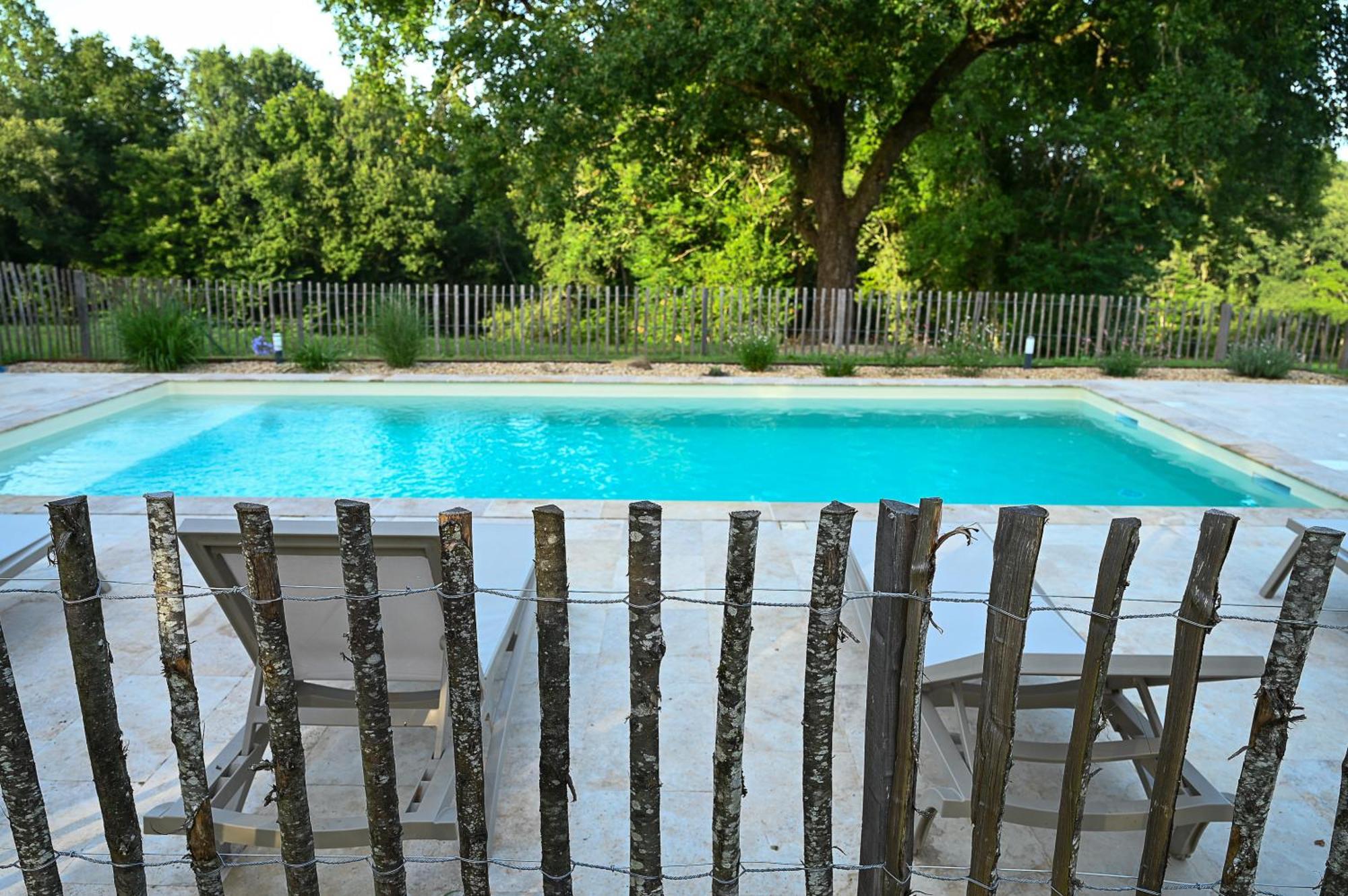 Gite Les Mareillauds - Piscine Salon Exterior foto